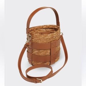 NEW! Never used! Vineyard Vines leather caged straw bucket bag